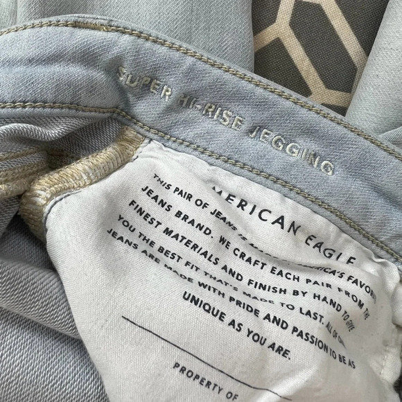 AEO • Super Hi-Rise Jegging Light Wash - Picture 6 of 9